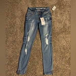 WallFlower Jeans Size 1 Blue The Lucious Curvy Fit Distressed Zipper Ankle NWT